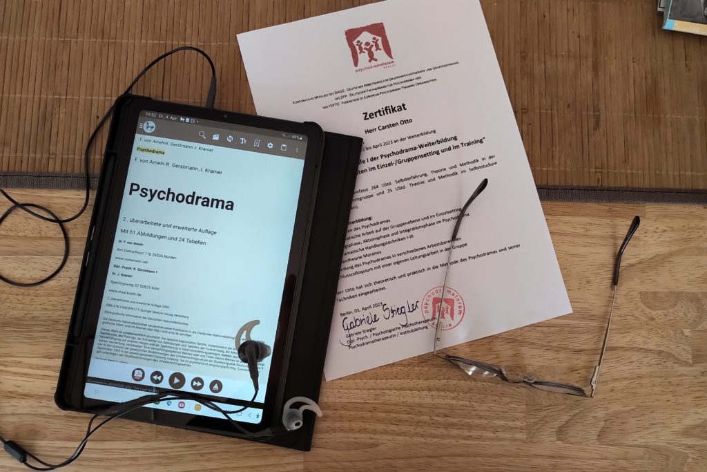Picture - a document with the heading "Certificate", on top of which is a tablet with headphones connected. On the screen is the user interface of a document reader. Next to it are magnifying glasses.